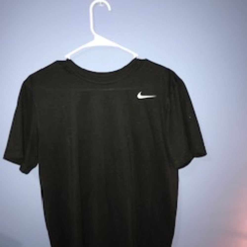 Black nike short sleeve shirt